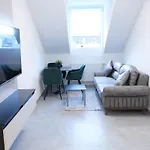 Luxury - Ia - Modernes Twin-apartment Iii Stock Apartament