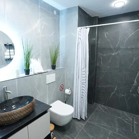 Luxury - Ia - Modernes Twin-apartment Iii Stock *