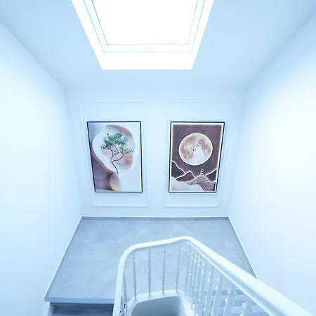 Luxury - Ia - Modernes Twin-apartment Iii Stock * Нойвид