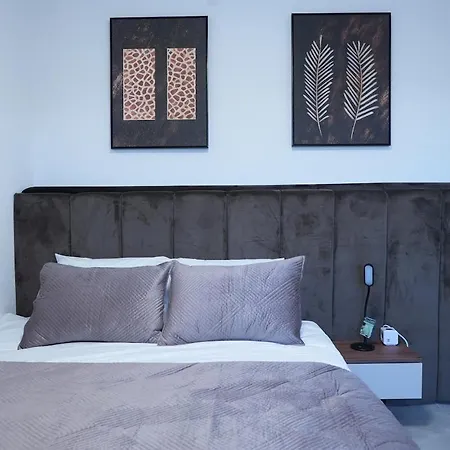Luxury - Ia - Modernes Twin-apartment Iii Stock